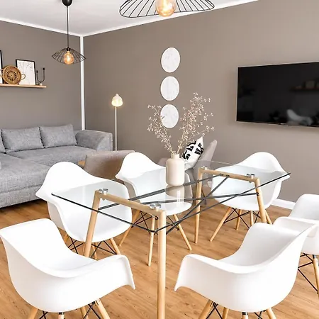 Modernes Fuer Arbeit & Erholung - 6 Personen Appartement